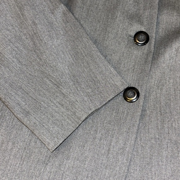 Tahari 14W Gray 2 button blazer BRAND NEW - Performance Fabric. Excellent! - Picture 8 of 9